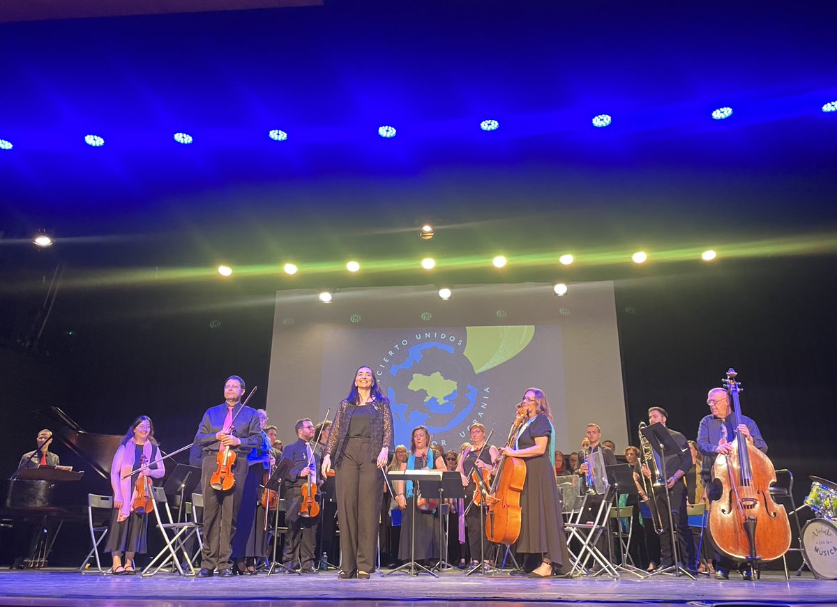 Estefania Molina 🇺🇦🇪🇺 (@estefmolina_) on Twitter photo En el concierto ‘Unidos por Ucrania’, que recauda fondos para un proyecto de desminado en 🇺🇦. No he podido contener la emoción cuando ha cantado el coro de niños ucranianos.
Gracias a <a href="/ukinspain/">UK in Spain</a> por invitarme a un evento tan hermoso.
Podéis donar aquí 🎟️ eventbrite.es/e/unidos-por-u… En el concierto ‘Unidos por Ucrania’, que recauda fondos para un proyecto de desminado en 🇺🇦. No he podido contener la emoción cuando ha cantado el coro de niños ucranianos.
Gracias a <a href="/ukinspain/">UK in Spain</a> por invitarme a un evento tan hermoso.
Podéis donar aquí 🎟️ eventbrite.es/e/unidos-por-u…
