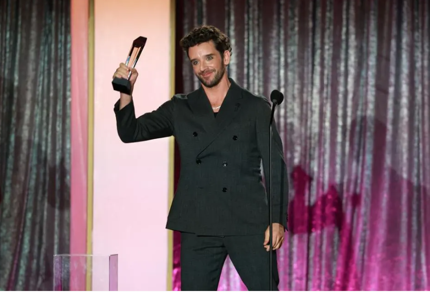 Jeff Conway (@jeffconway) on Twitter photo "Shrinking" star <a href="/michaelurie/">Michael Urie</a> opens up about LGBTQ+ storytelling today:
"The only way to improve LGBT content in Hollywood right now is for more of it, but I feel like we’re doing some really special things."
forbes.com/sites/jeffconw… "Shrinking" star <a href="/michaelurie/">Michael Urie</a> opens up about LGBTQ+ storytelling today:
"The only way to improve LGBT content in Hollywood right now is for more of it, but I feel like we’re doing some really special things."
forbes.com/sites/jeffconw…
