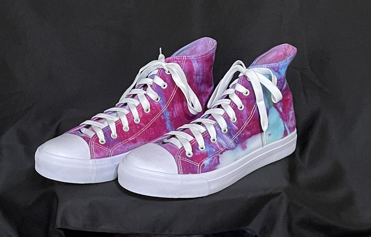 Who needs some new dancin’ shoes? 

Adult men’s size 10.5 canvas high top sneakers tie dyed in turquoise and fuchsia.  

#alwaysgrateful #lazyriverroaddyes #addalittlecolor #tiedyesneakers 
#funkyfootwear 

lazyriverroaddyes.etsy.com/listing/431743…