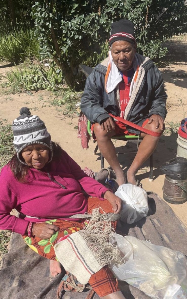 LiderBasui's tweet image. COMUNIDAD EBETOGUÉ
La comunidad indigena Ebetogué actualmente cuenta con 160 familias somos el pueblo ayoreo que amamos nuestros trabajos de artesania, cultura, y lengua materna.
Necesitamos a nuestro gobierno Paraguayo que busque el mejor camino para nuestra producción
Añadió
