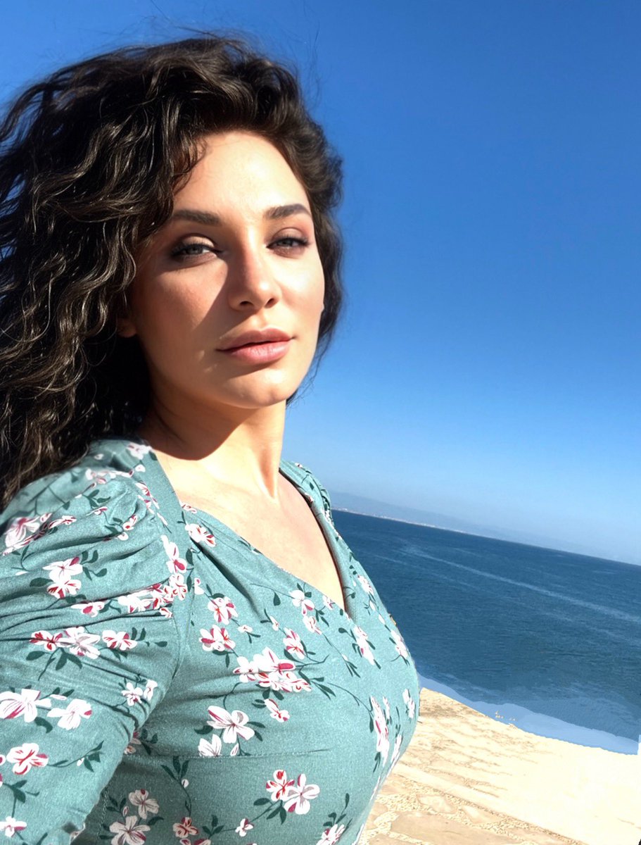 الأرض لي … والسماء لي … 
خُلقنا معاً ، لنكون ، 
وكنّا … 
 إلى أن نفنى معاً … 

 #سلاف_فواخرجي 
#سوريا