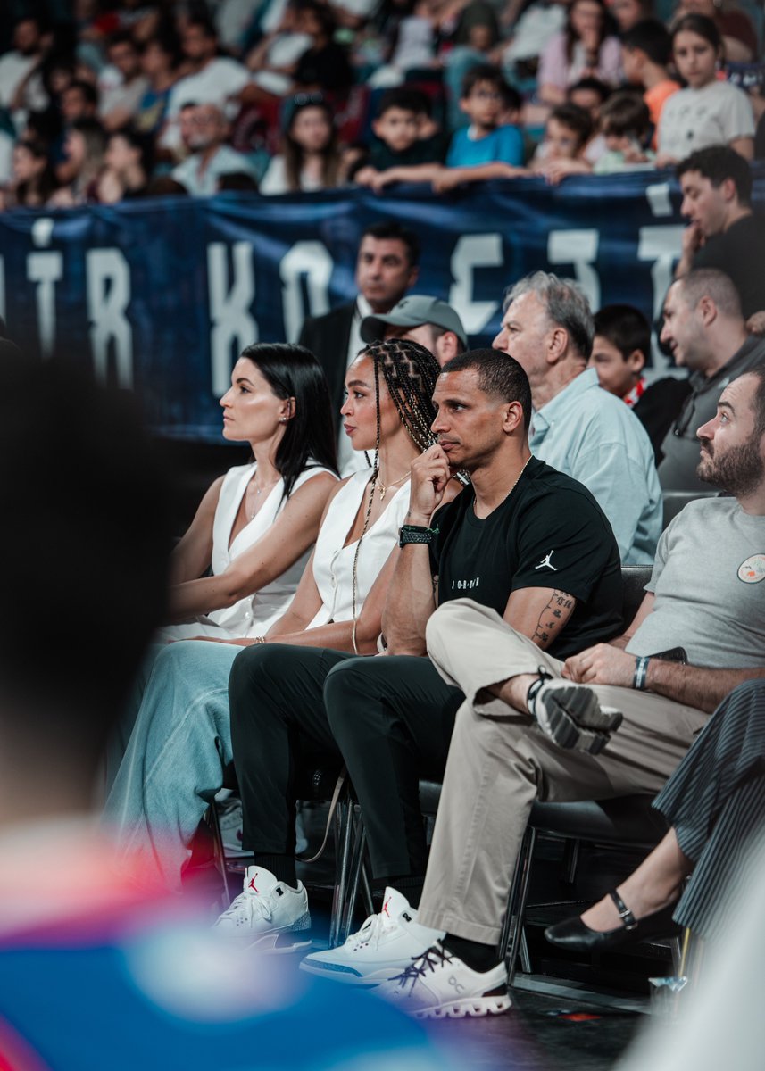 BKBasketbol's tweet photo. 👀 NBA Champion in the house!

🏡 Boston Celtics Head Coach Joe Mazzulla is in Sinan Erdem, following our semi-finals matchup.

❤️💙 #FlyHighTogether | @basketsuperligi #AvrupanınEnSüperi https://t.co/oAniHNVKzV