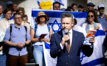 VVD wil niet met PVV, kiest dus voor Timmermans
PVV heeft geen goede kandidaten
FVD is vastgelopen in complottheorieën. 
CDA is te nietszeggend. 
Ja21 te onzichtbaar. 

Op fatsoenlijk rechts blijft eigenlijk maar één serieuze partij over: SGP