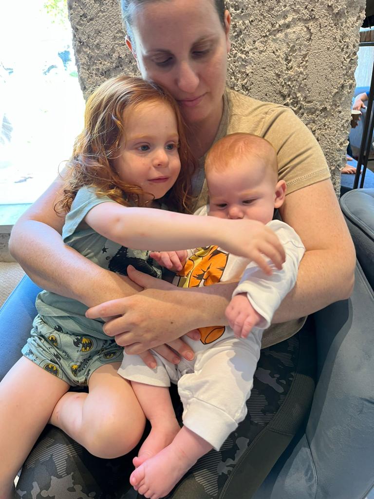 #SosOtages 🇮🇱🎗️
Mes amis c'est terrible ce qui se passe à Paris. Mélenchon veut la guerre civile.
Courage aux Français. Soyez forts !!
J'allais prendre un temps de repos.. Jamais de repos !!! Je vous posterai même à perdre la vue s'il le faut.
À cause de
EUX ET LES OTAGES 👌