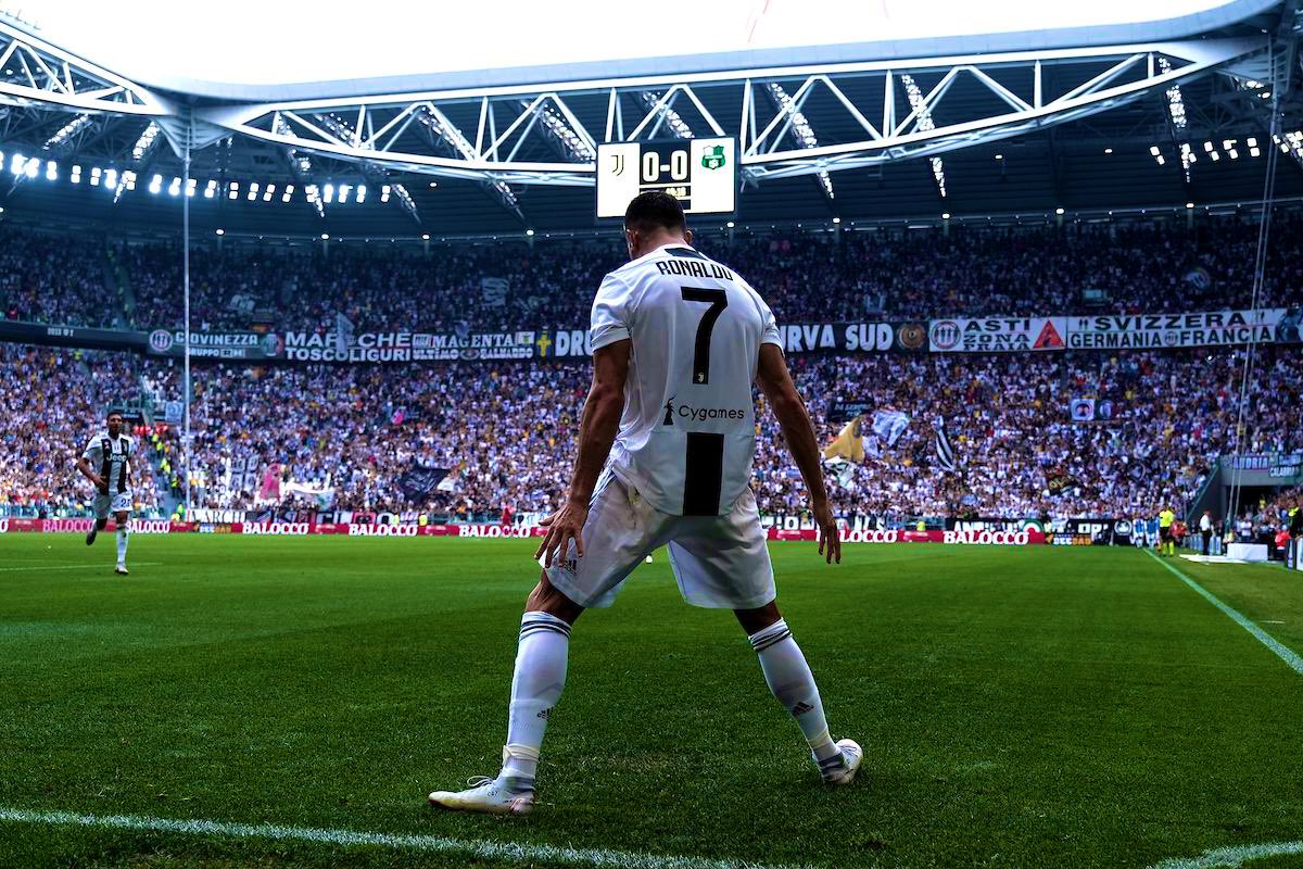 La foto più bella che vedrete stasera:

Il più forte del 21esimo secolo lo abbiamo avuto NOI

CR7

#Juventus ⚪️⚫️