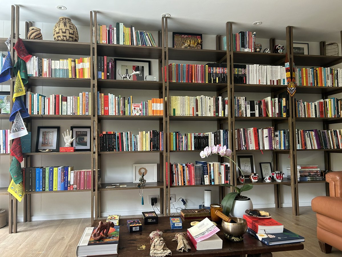 Maria Jose Castaño (@maria_mimia) on Twitter photo «Colecciona libros aunque no planees leerlos de inmediato. Nada es más importante que una biblioteca por leer». John Waters. «Colecciona libros aunque no planees leerlos de inmediato. Nada es más importante que una biblioteca por leer». John Waters.