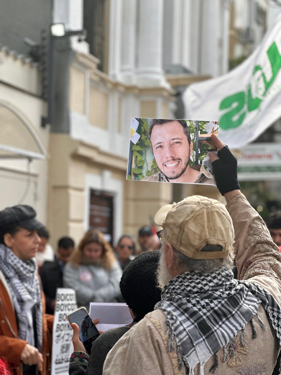 Porto Alegre, 9 de junho. Mobilização convocada pela UJS Gaúcha e a FEPAL, em defesa do povo palestino e pela liberdade dos ativistas sequestrados pelo estado de "israel".

📸 Ryan Rodrigues