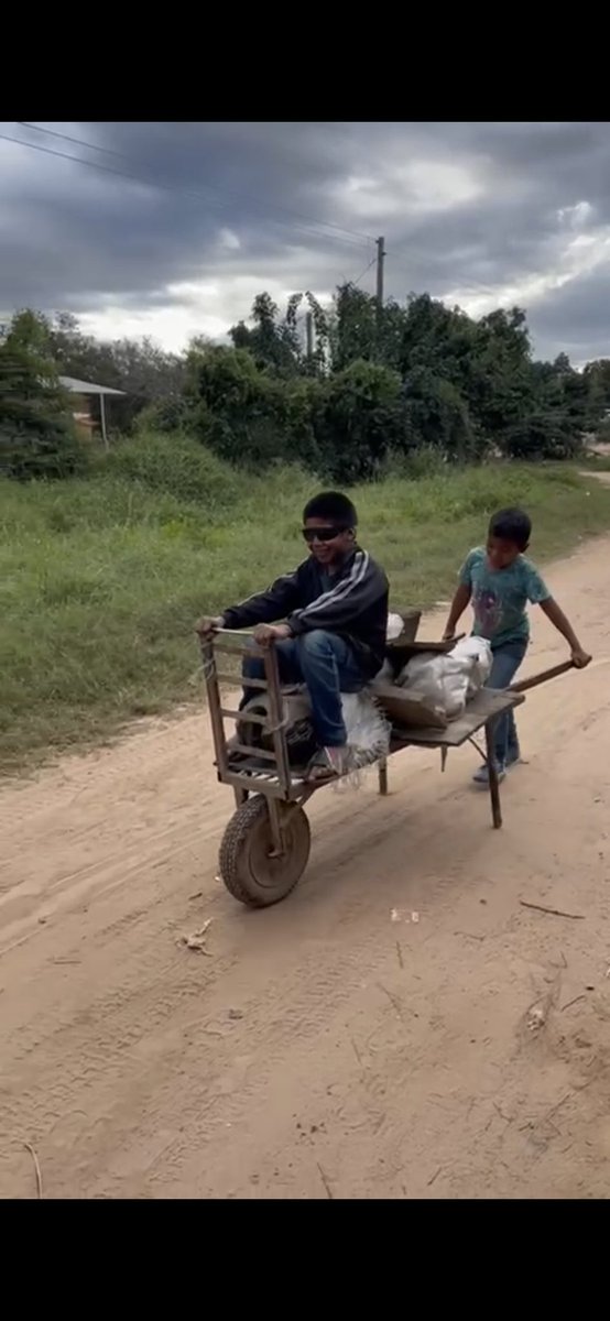 LiderBasui's tweet image. AYOREO DE EBETOGUÉ
Todo sirve para divertirse después de la escuela, los niños Ayoreo necesitan juguetes de toda clase inclusos bicicleta para moverse a la escuela.
Para los amigos/as de buen corazón si tiene donación contactar a 0985424768 por WhatsApp