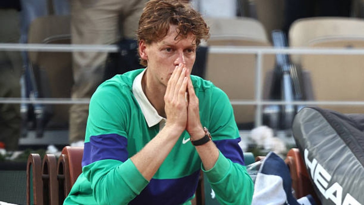 3 MATCH POINT... NON NECESSARI?

Ripensare a questa finale. E chiedersi: ma se #Sinner non avesse avuto quei 3 match point in risposta, con già un break di vantaggio? Sarebbe andato a servire per la partita con più serenità? E magari l'avrebbe chiusa?

Che sport...