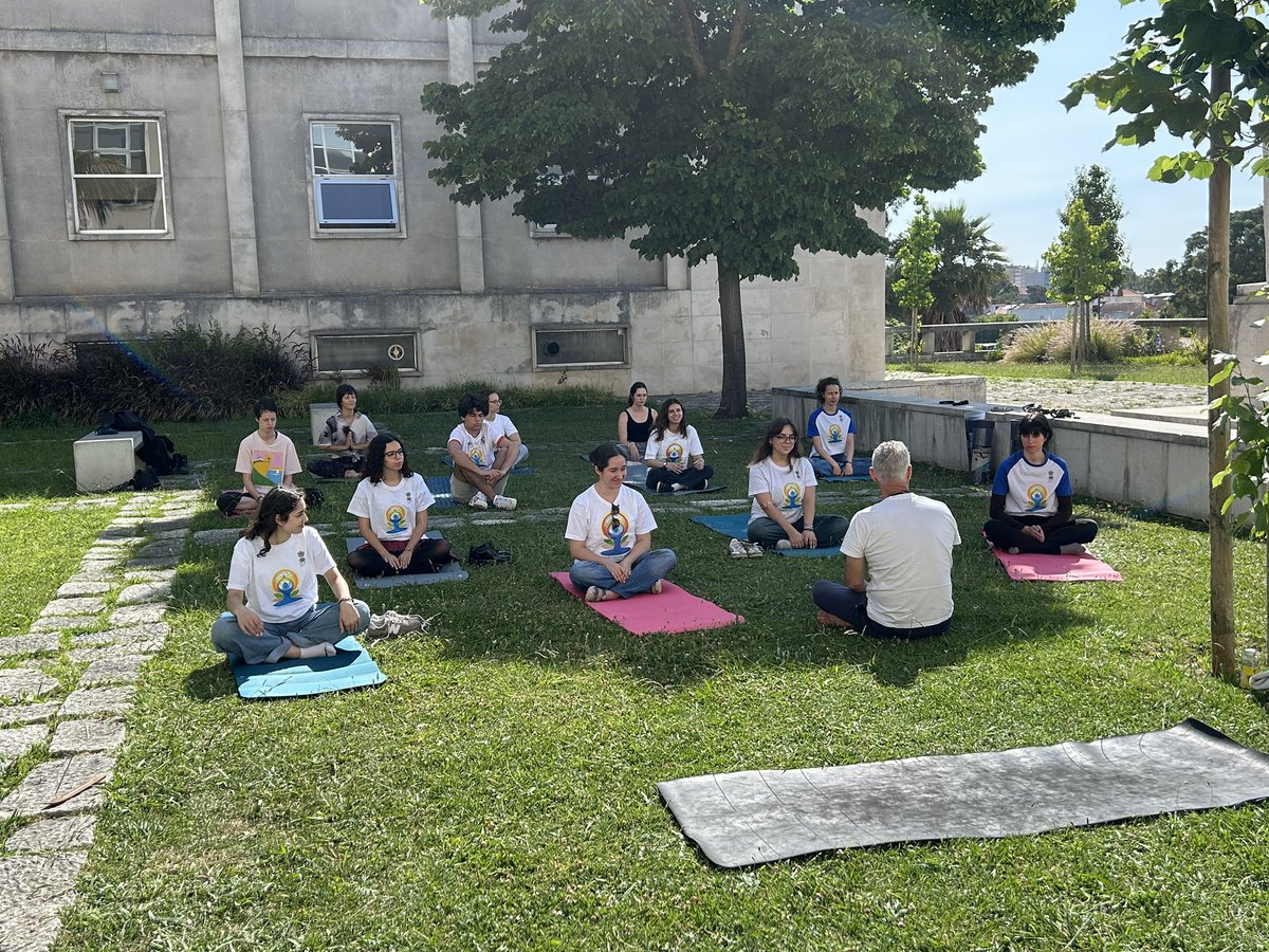 IndiainPortugal's tweet photo. The Embassy of India @IndiainPortugal in collaboration with the League of Asian Studies celebrated the 11th International Day of Yoga at the University of Lisbon. Students enthusiastically participated in the yoga session.
@moayush @MEAIndia @IndianDiplomacy
#FLUL #LisbonUniversity #IDY #IndiaPortugal #YogaDay2025
