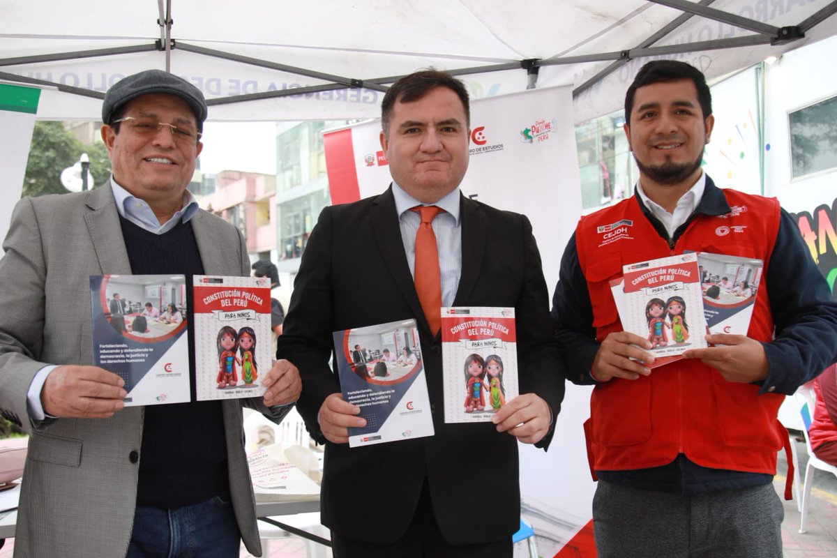 MinjusDH_Peru's tweet photo. #NotaInformativa 📄 | ¡Más de 180 personas atendidas en el camper de #LaCaravanaDeJusticia! En su ruta por diversos distritos, hoy llegó a #LaVictoria para que nuestros especialistas brinden asesoría legal, orientación registral e información sobre la oferta académica gratuita del MINJUSDH, a través de la #DefensaPública, @SunarpOficial y el Centro de Estudios en Justicia y Derechos Humanos, respectivamente.
