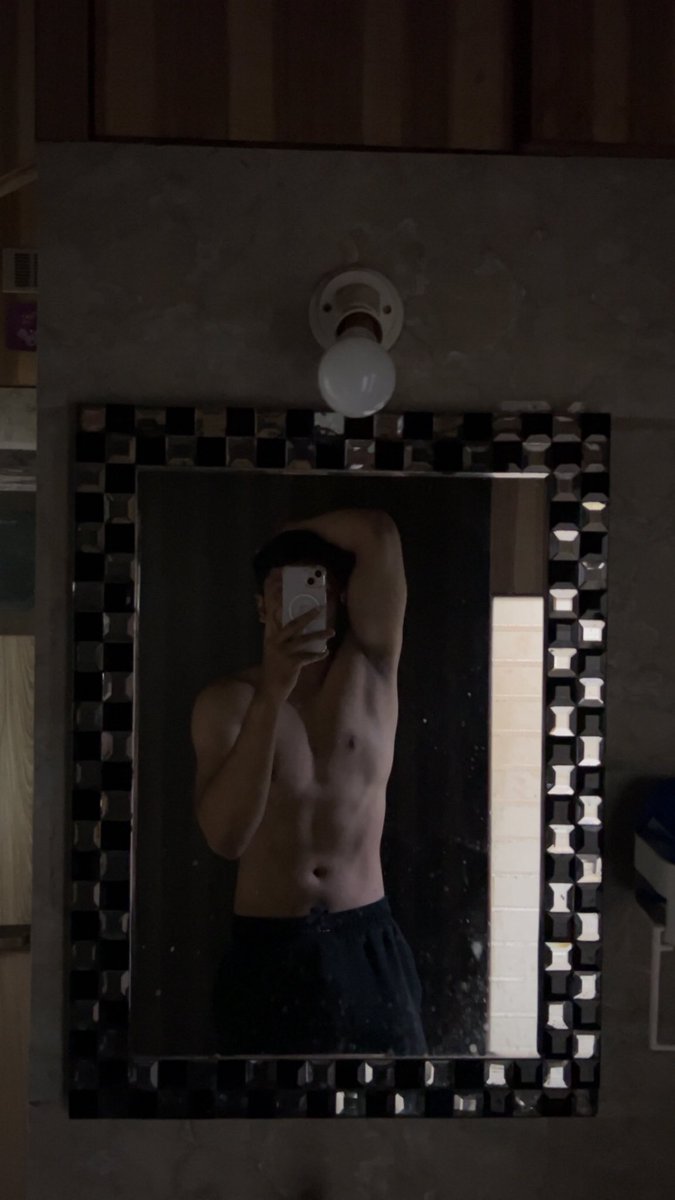 justashyyguy's tweet photo. Ripped 🤌🏻 https://t.co/wXJ0PdGLv3