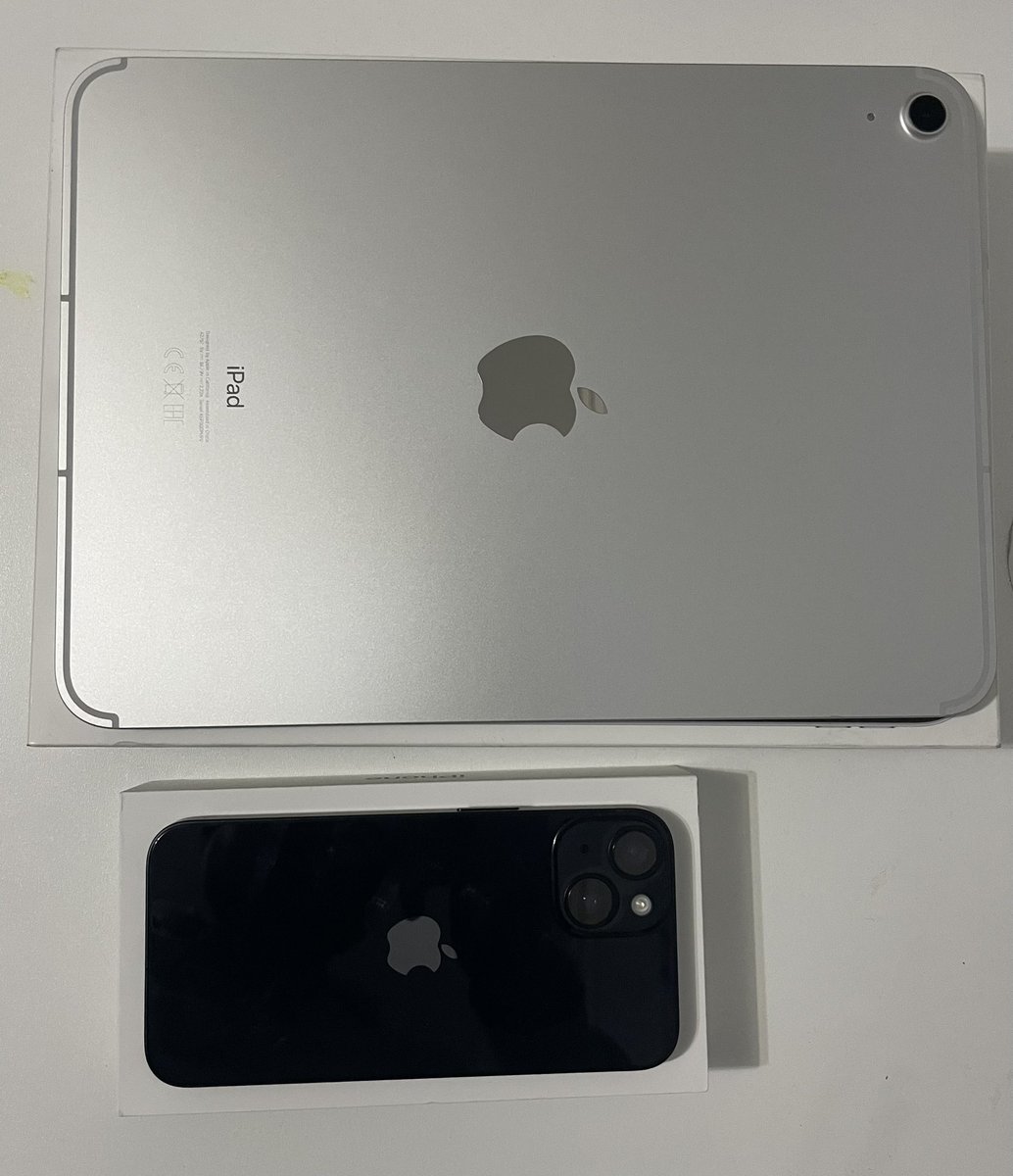 epsvirus's tweet image. Went in for one Apple… came out with the whole fruit basket. Because clearly, one overpriced gadget just wasn’t enough. 🙃 🍎📱📲 #Apple #AppleEvent  #Ipad #Iphone