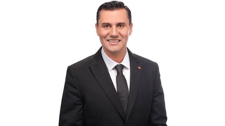Yaşadığı talihsiz kaza sonucu hastanede
Tedavi gören Manisa Büyükşehir Belediye
Başkanımız Ferdi Zeyrek’i kaybetmenin
Üzüntüdü içerisindeyim. Başkanımıza Allah’tan rahmet; ailesine sevenlerine,
Manisa halkına baş sağlığı ve sabırlar diliyorum.