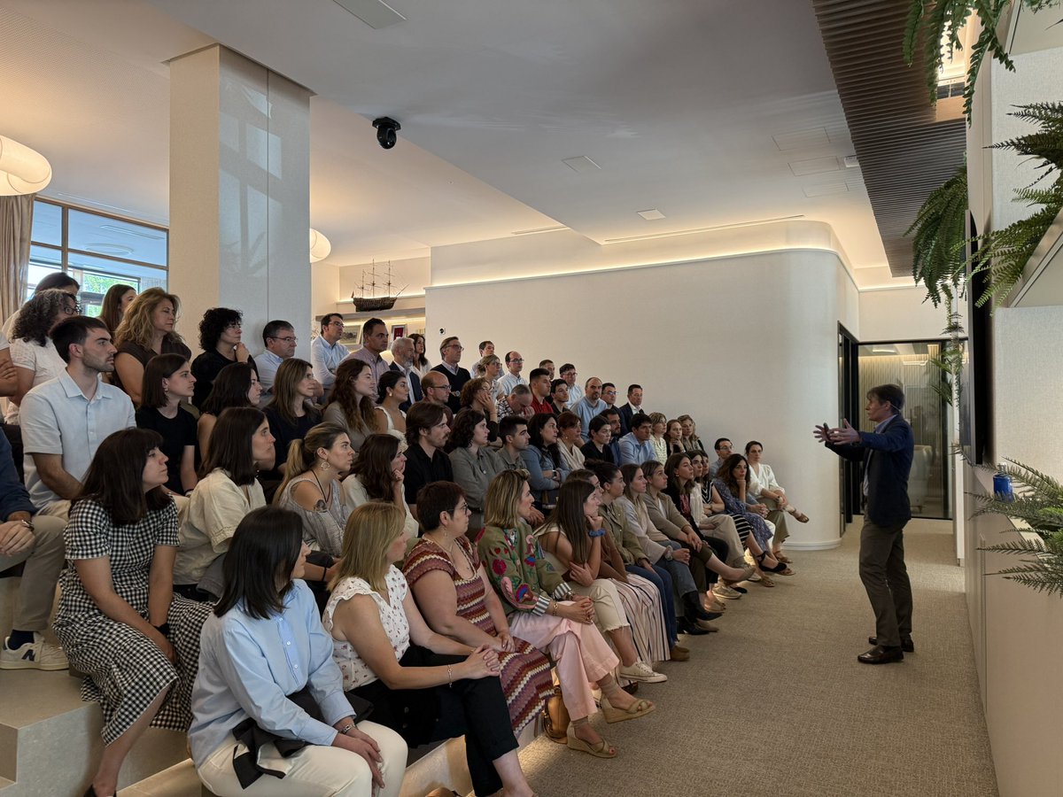 Santi Garcia (@santi_garcia) on Twitter photo Aunque siempre impone un poco ver que la empresa fundada por un amigo y compañero de estudios cumple ya 25 años, ha sido todo un placer compartir perspectivas con el equipo y los clientes de <a href="/Bantecgroup/">Bantec group</a> sobre las tendencias que están transformando el mercado de trabajo. Aunque siempre impone un poco ver que la empresa fundada por un amigo y compañero de estudios cumple ya 25 años, ha sido todo un placer compartir perspectivas con el equipo y los clientes de <a href="/Bantecgroup/">Bantec group</a> sobre las tendencias que están transformando el mercado de trabajo.