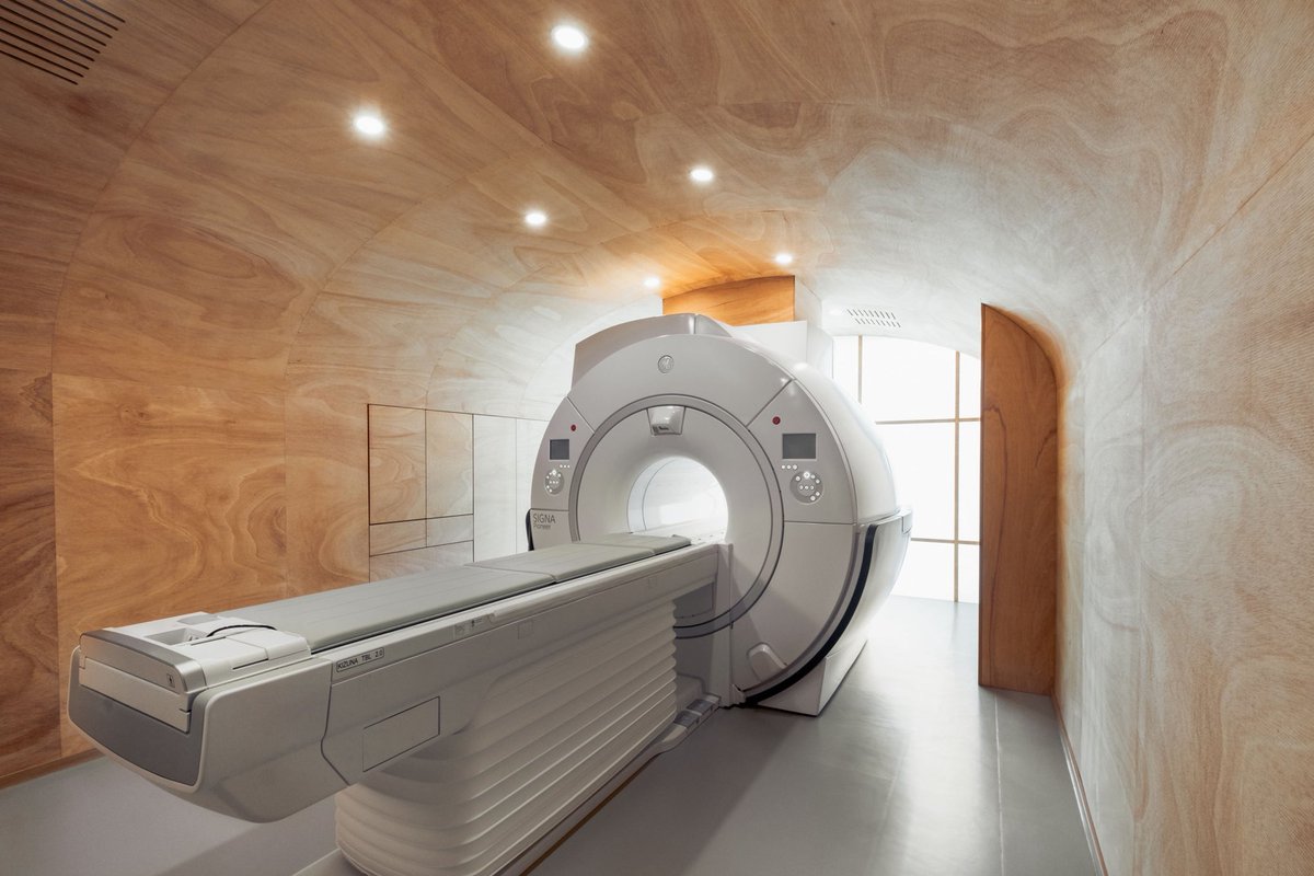 Please follow me. The machine is right this way.