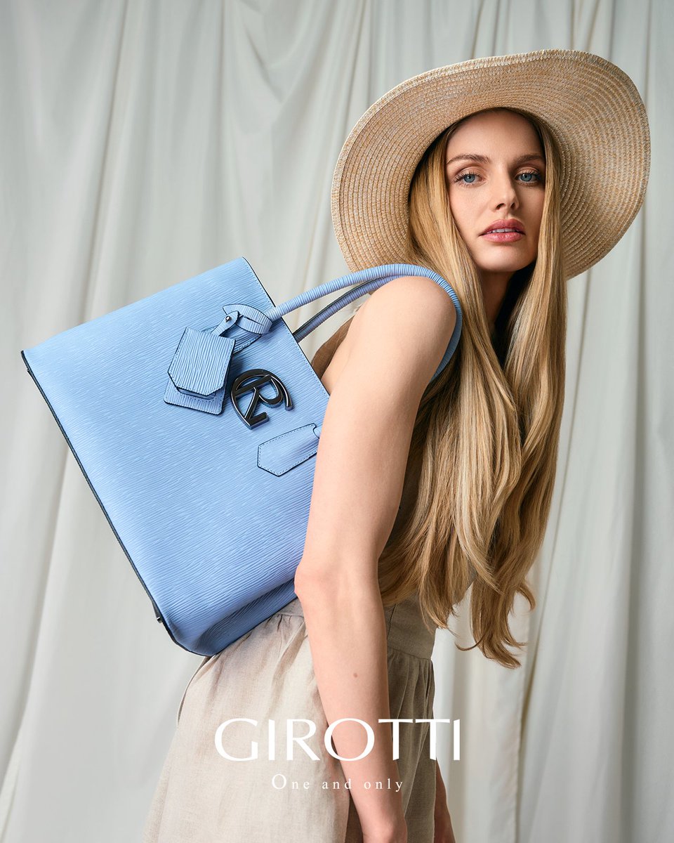 GirottiCustom's tweet image. Style on your shoulder ➞  bit.ly/3GJNsel 

Spacious, structured, and irresistibly fresh - this tote was made to carry more than just the essentials 👜
 
#totebag #custombag #customdesign