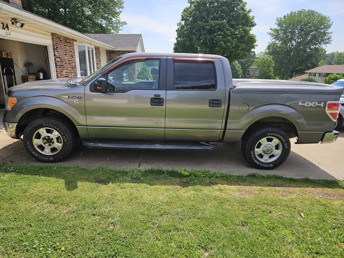 KFJ76's tweet photo. 2009 Ford F150 XLT 4X4 Crew Cab

169k miles on it.
Has typical Midwest rust spots.
Passenger side running board is loose at back.
Check engine light is on(O2 sensor)
TPM light is on
Truck runs and drives great. Books for $8600 asking $8300.
In Hannibal. https://t.co/L1bz5JME9l