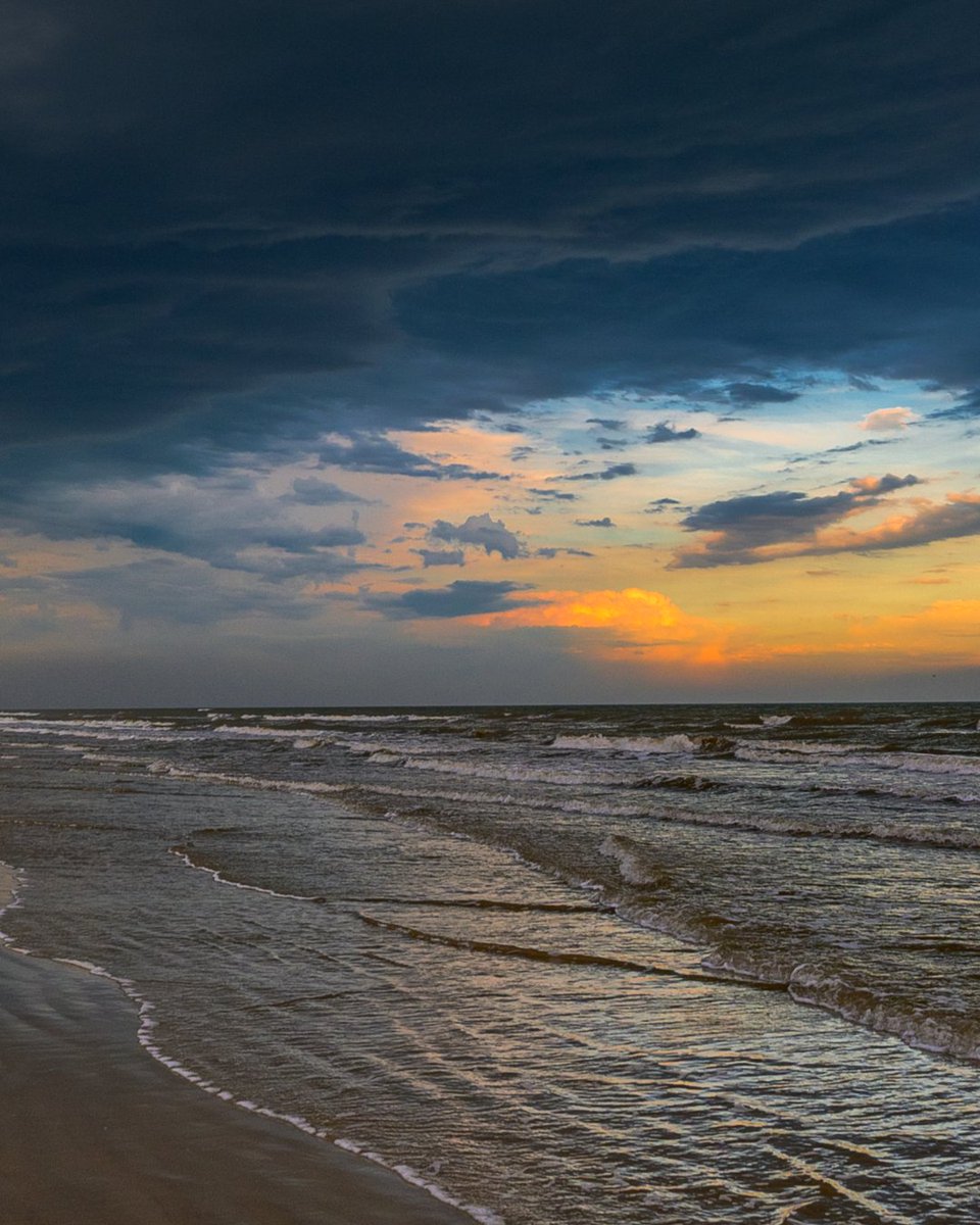 What Nikon Creator Adam Kyle Jackson sees vs. what he takes with the Nikon Z f. 📸 

Drop your POVs below👇