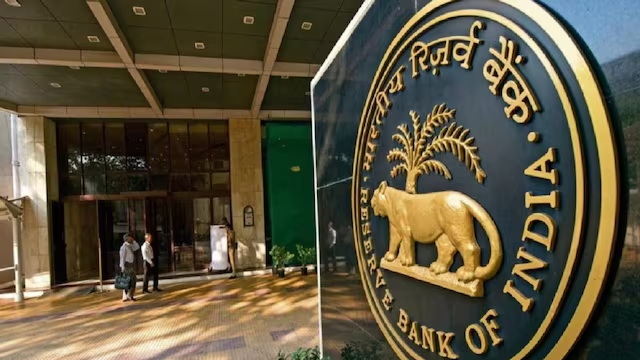 CoinMarketCap's tweet photo. 🚨 CMC News: RBI Maintains Crypto Resistance Despite Supreme Court Opposition to Outright Ban

India's central bank refuses to soften its stance on cryptocurrency regulation.

Reserve Bank of India (RBI) Governor Sanjay Malhotra confirmed no policy changes following recent Supreme Court guidance.

The #RBI continues expressing concerns about potential risks to financial stability.

Monetary policy effectiveness remains a primary worry for banking regulators.

Supreme Court Justices Surya Kant and N. Kotiswar Singh previously stated that banning crypto isn't viable.

Global financial system developments make prohibition impractical, according to court observations.

The absence of proper #regulatory frameworks creates opportunities for criminal misuse.

A government committee currently examines cryptocurrency policy recommendations.

RBI introduced new regulation-making procedures emphasizing public consultation processes.

Impact analysis and regular review cycles will adapt to rapidly evolving market conditions.

The central bank's consistent opposition reflects broader institutional skepticism toward digital assets.