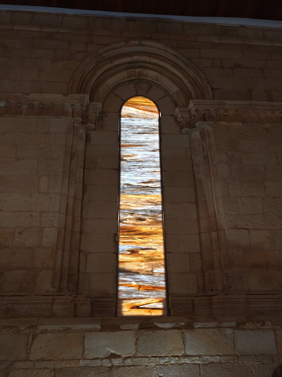 KatySnchez's tweet photo. Ventanales de alabastro en el Monasterio de San Andrés de Arroyo. #Monasterios #hacerfotos #alabastro #colores https://t.co/4G1q4s7hqi