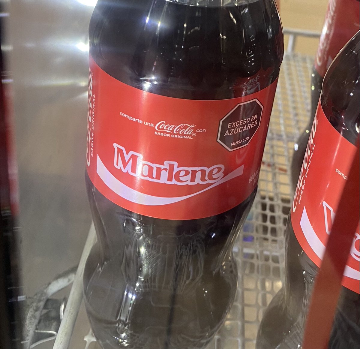 moonypuunk's tweet photo. esta coca te hace lesbiana https://t.co/s70NYsfawv