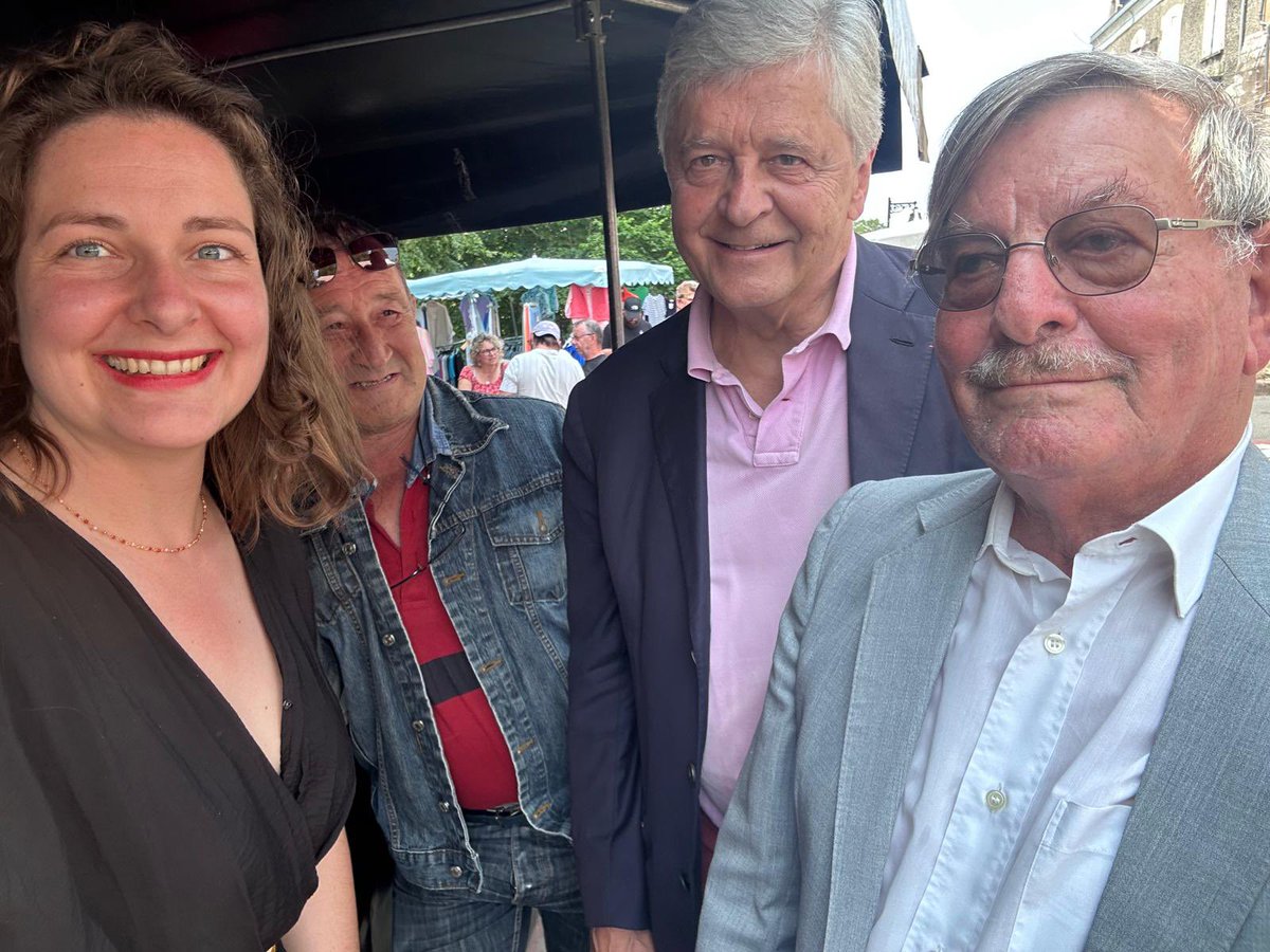🎉 Présent à la fête de la #Pentecôte à Saint-Marcel aujourd’hui, aux côtés d’Alix Fruchon et de Bernard Désiré, acteur incontournable de la vie associative locale.
🙏 Merci aux bénévoles qui font vivre nos traditions !

#SaintMarcel #VieLocale #DonDuSang #Indre #Engagement