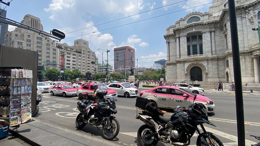 Imagen Información (@noticiasimagen) on Twitter photo #Bloqueo taxistas que han realizado protestas durante la mañana en diferentes puntos, ahora lo hacen sobre Eje Central a la altura de Av. Juárez <a href="/AlcCuauhtemocMx/">Alcaldía Cuauhtémoc</a> evita la zona. | Foto <a href="/JCWilliams54/">J.C. Williams 🐶</a> #Bloqueo taxistas que han realizado protestas durante la mañana en diferentes puntos, ahora lo hacen sobre Eje Central a la altura de Av. Juárez <a href="/AlcCuauhtemocMx/">Alcaldía Cuauhtémoc</a> evita la zona. | Foto <a href="/JCWilliams54/">J.C. Williams 🐶</a>