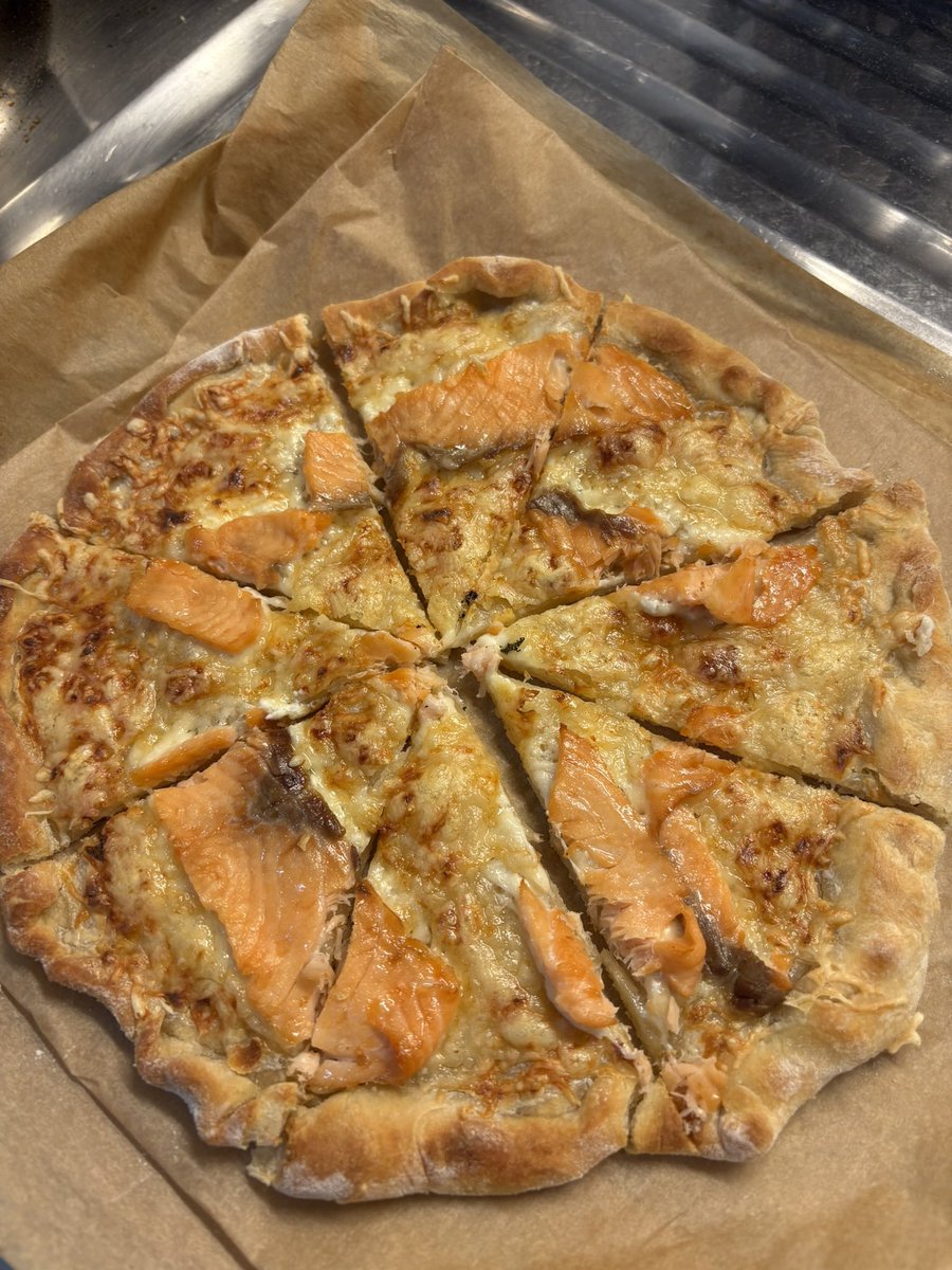 Dr. Bêtise Artificielle (@judeskrr) on Twitter photo Today we tried Smoked Salmon Pizza with <a href="/EatEasyApp/">Eat’Easy</a>
Next time we’re putting all the cheese
Recipe link is in comment : Today we tried Smoked Salmon Pizza with <a href="/EatEasyApp/">Eat’Easy</a>
Next time we’re putting all the cheese
Recipe link is in comment :