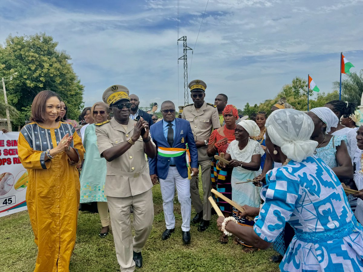 FRemarck13's tweet photo. Le 7/06/25 à Kanga-Nianzé, avec le @MINCF_CI nous avons organisé ce court séjour pour le dynamique réseau #ADWIN @. Moment fort de recueillement & d’hommage aux victimes de la traite. La mobilisation a été totale et l’émotion forte.Devoir de mémoire(1) https://t.co/lkWHESlyTw