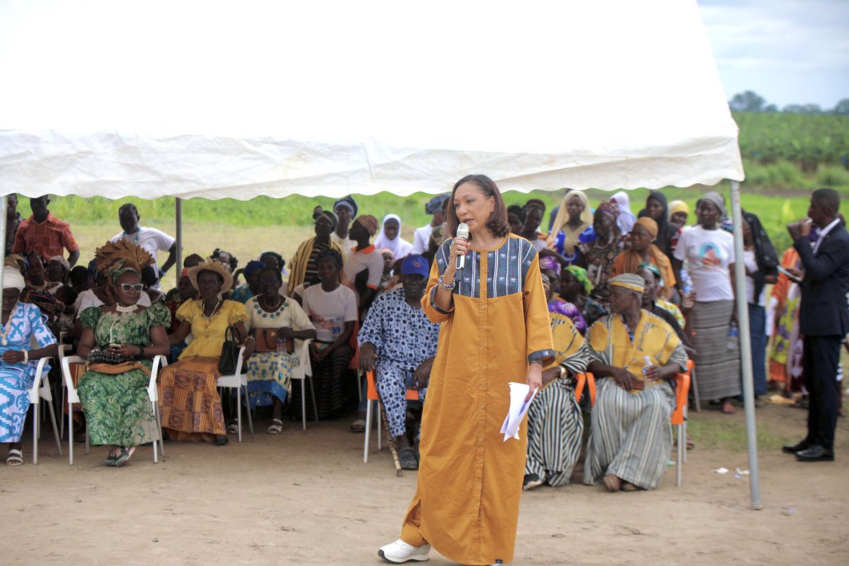 FRemarck13's tweet photo. Le 7/06/25 à Kanga-Nianzé, avec le @MINCF_CI nous avons organisé ce court séjour pour le dynamique réseau #ADWIN @. Moment fort de recueillement & d’hommage aux victimes de la traite. La mobilisation a été totale et l’émotion forte.Devoir de mémoire(1) https://t.co/lkWHESlyTw