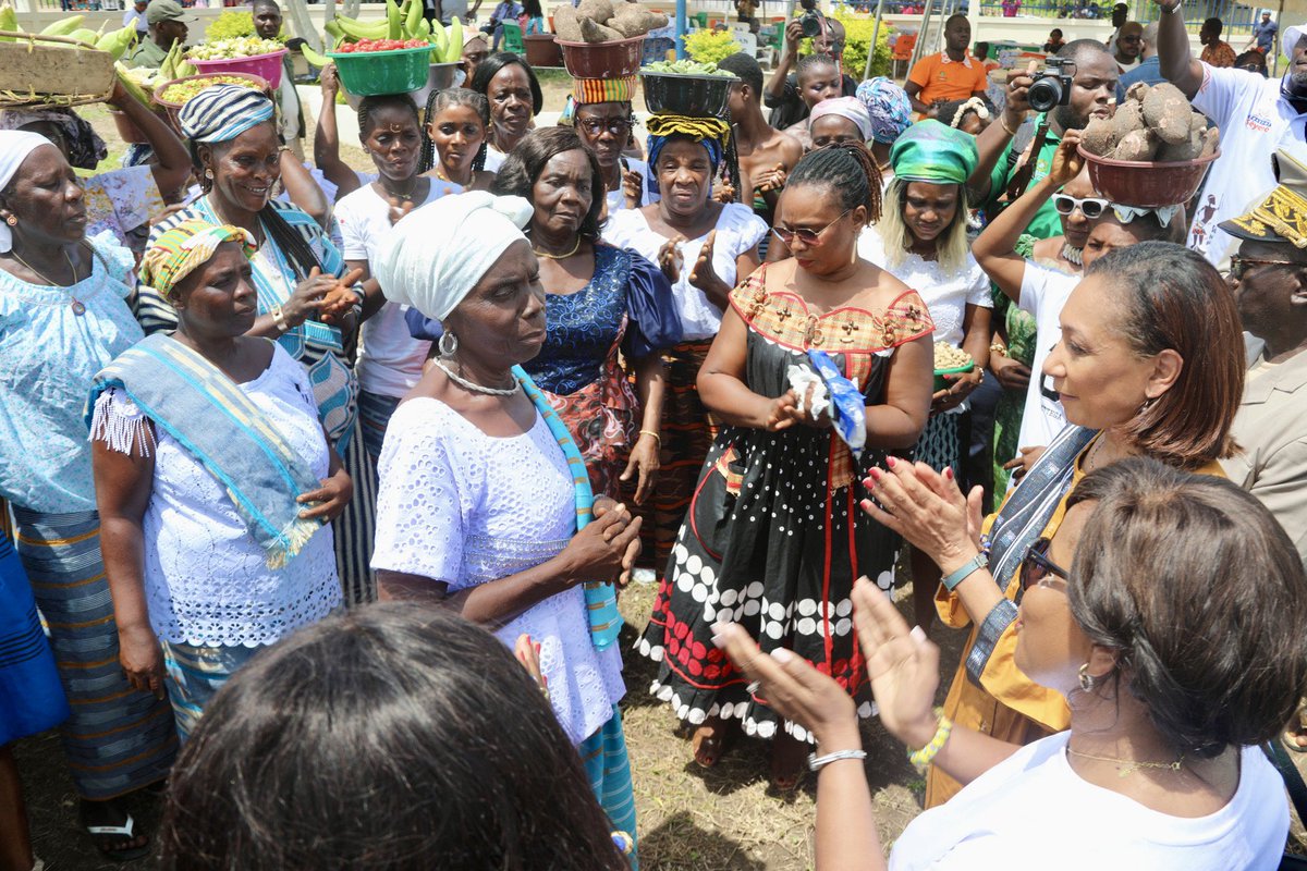 La #culture a été au rendez-vous autour de valeurs de fraternité, de paix. Des échanges avec la coopérative des femmes de la Renaissance des sœurs de Kanga-Nianzié #autonomisation #solidarité <a href="/MINCF_CI/">Ministère de la Culture et de la Francophonie-RCI</a> #ADWIN (2)