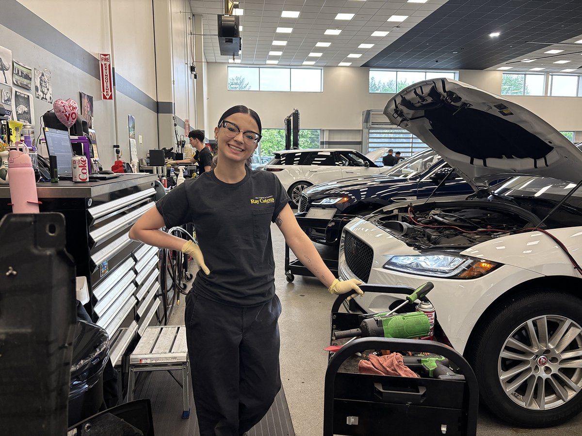 Alum Alexandra Marciniak Breaking Barriers Under the Hood

Read more: go.brookdalecc.edu/alexandra-marc…