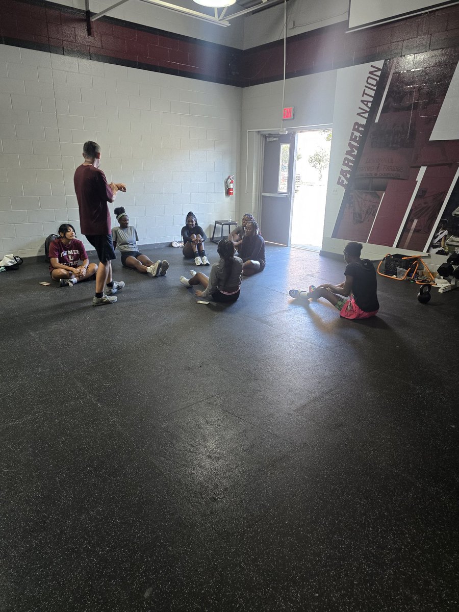 Day 1 in the books for summer Track training. Show up to get better. If you are not showing up, then better be working out on your own. 

#farmerstrong #farmerpride 

instagram.com/stories/farmer…