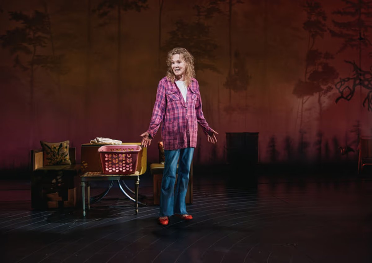 may the entire Universe conspire in bringing Jean Smart in 'Call Me Izzy' to West End💫✨