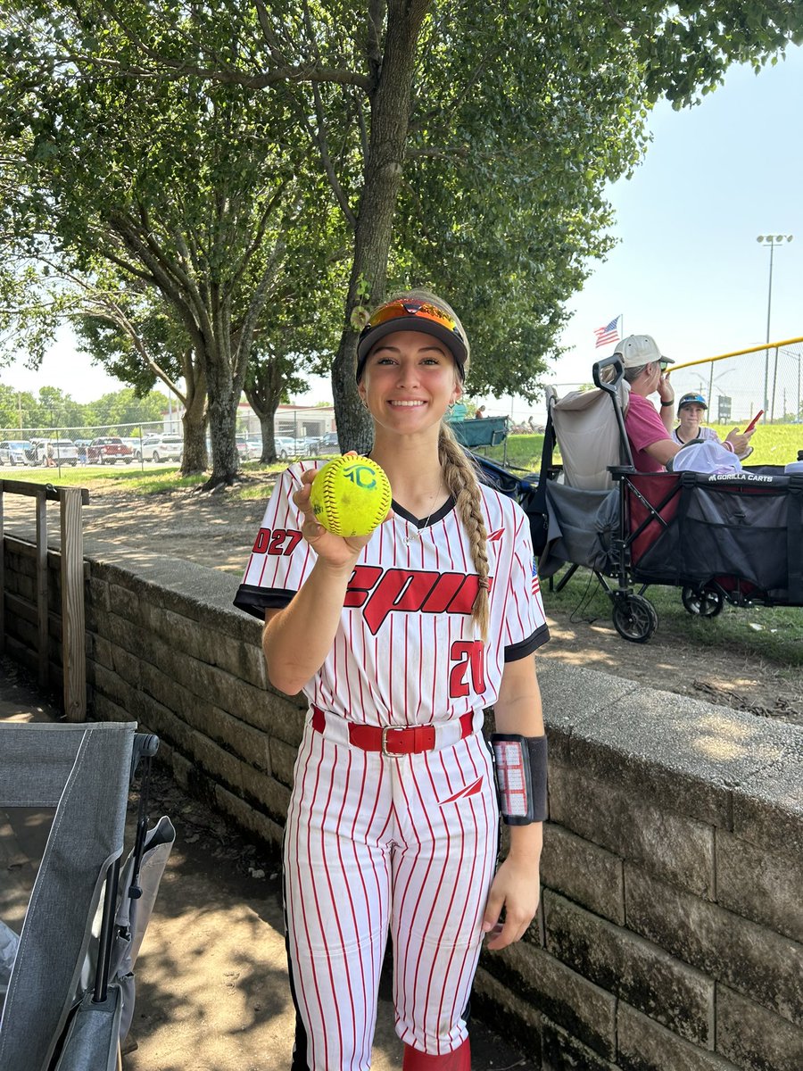 Game 2 of the day down 8-0 in the bottom of the 5th inning 2027 Jones(Uncommitted) hit a 💣 to light a spark. A fury of runs followed in the 6th &amp; 2027 Crow(Uncommitted) hit a bases clearing double to pull off a 10-8 comeback win Next game 3:00PM Arrowhead park field 6!