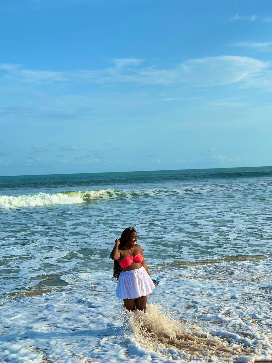 phani_x's tweet image. Find me by the water💖