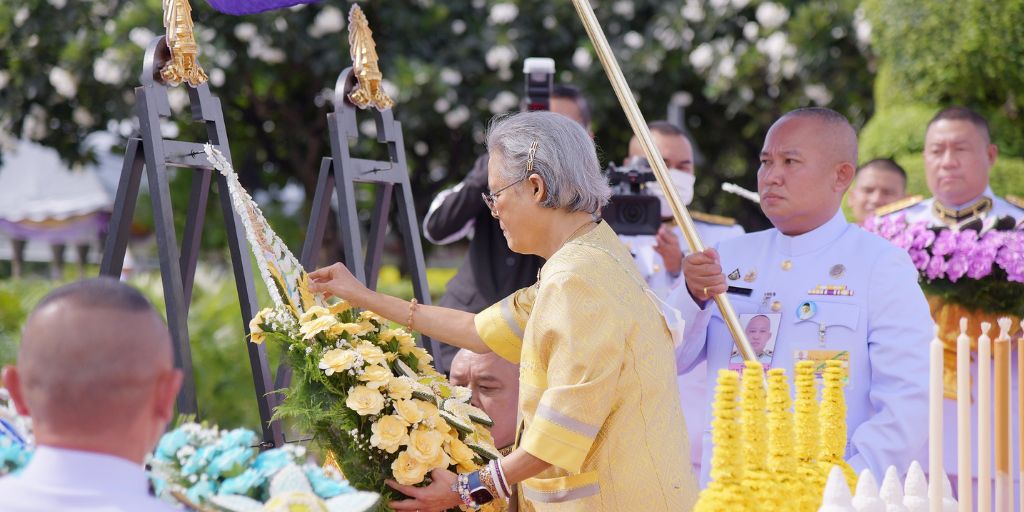 fan83288's tweet photo. สมเด็จพระกนิษฐาธิราชเจ้า กรมสมเด็จพระเทพรัตนราชสุดา ฯ สยามบรมราชกุมารี ทรงวางพวงมาลาถวายราชสักการะ พระบรมราชานุสาวรีย์ พระบาทสมเด็จพระปรเมนทรมหาอานันทมหิดล พระอัฐมรามาธิบดินทร เนื่องในวันอานันทมหิดล วันคล้ายวันสวรรคต #ทรงพระเจริญ https://t.co/u1Civiz4wY https://t.co/cm8d8RIHzc