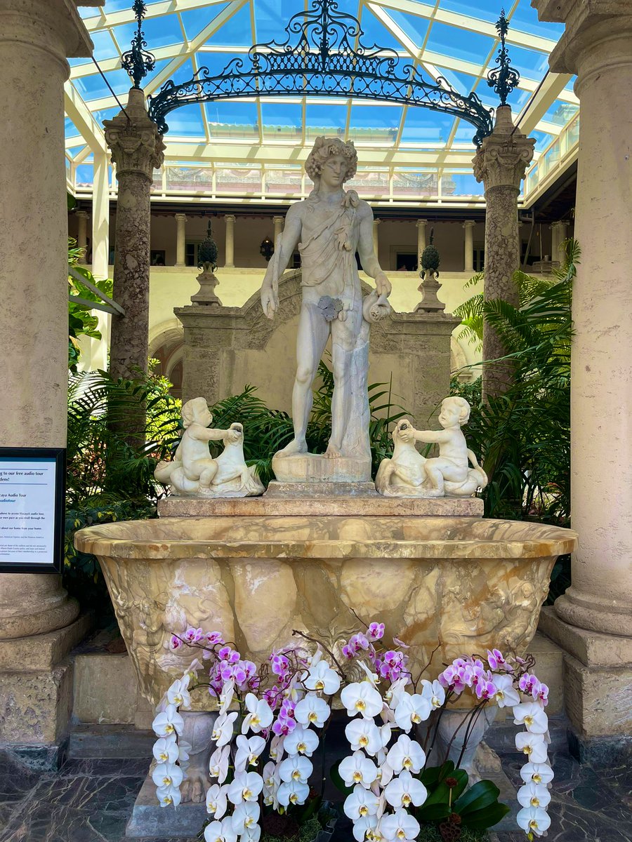 YALL this museum had me barking it took my breath away. I just know a historic landmark hate to see me coming. 🌿 Vizcaya Museum and Gardens