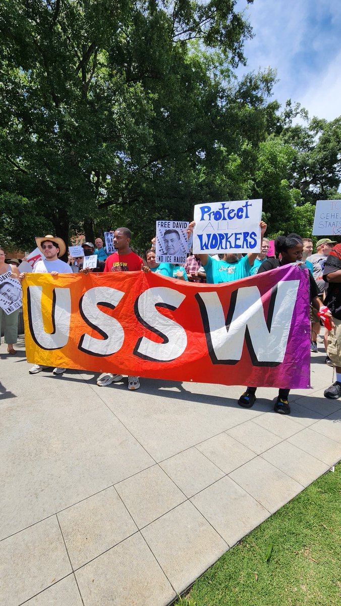 We're w/people of conscience shocked by the outrageous injury, arrest of David Huerta in LA. We call for his immediate release and the end of ICE raids, which are target working people and terrorize workplaces and communities.
#FreeDavidEndRaids