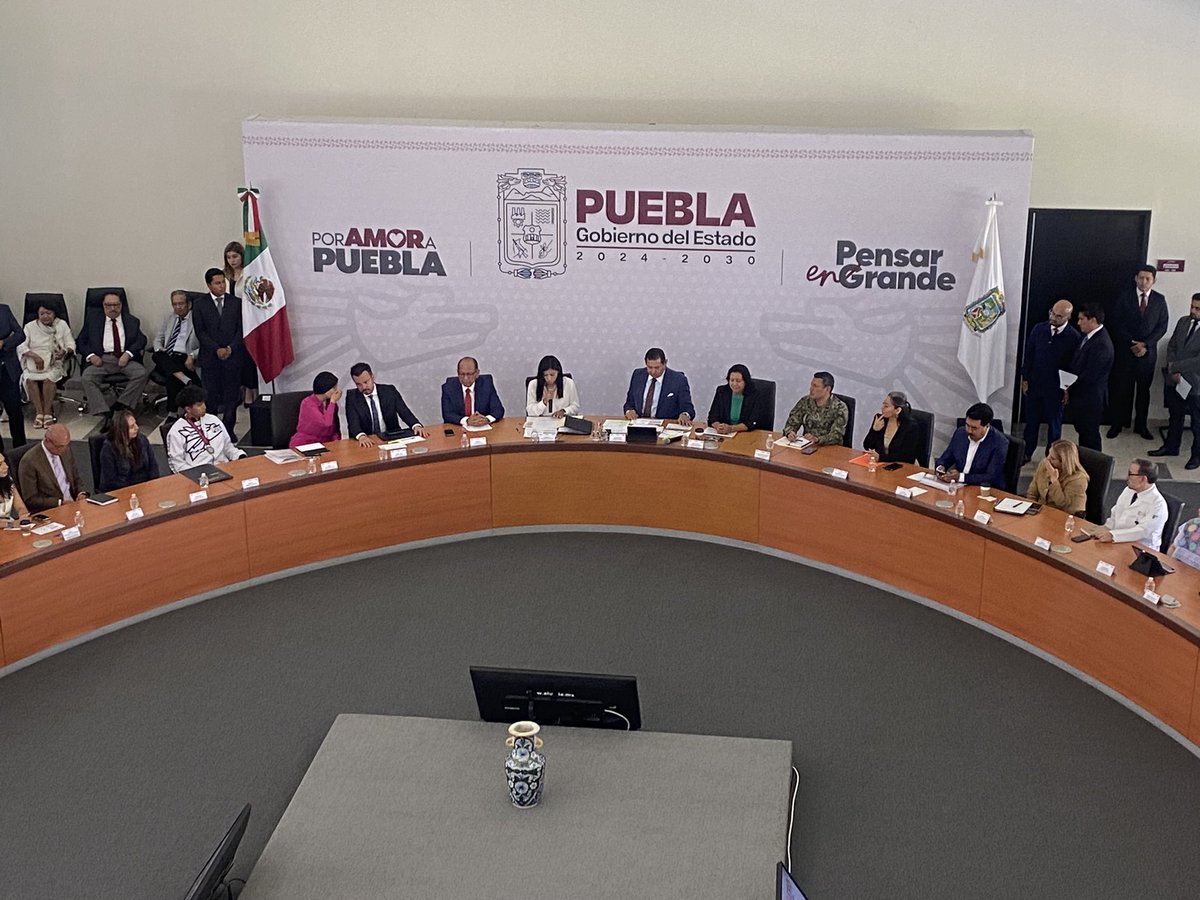 José Manuel Contreras (@jmanuelc_puebla) on Twitter photo Este lunes acompañé al gobernador <a href="/armentapuebla_/">Alejandro Armenta</a> en la mañanera, para informar a todas y todos los poblamos, que continuamos trabajando por el bienestar de todas y todos.
#PorAmorAPuebla #PensarEnGrande 🫶🏽 Este lunes acompañé al gobernador <a href="/armentapuebla_/">Alejandro Armenta</a> en la mañanera, para informar a todas y todos los poblamos, que continuamos trabajando por el bienestar de todas y todos.
#PorAmorAPuebla #PensarEnGrande 🫶🏽