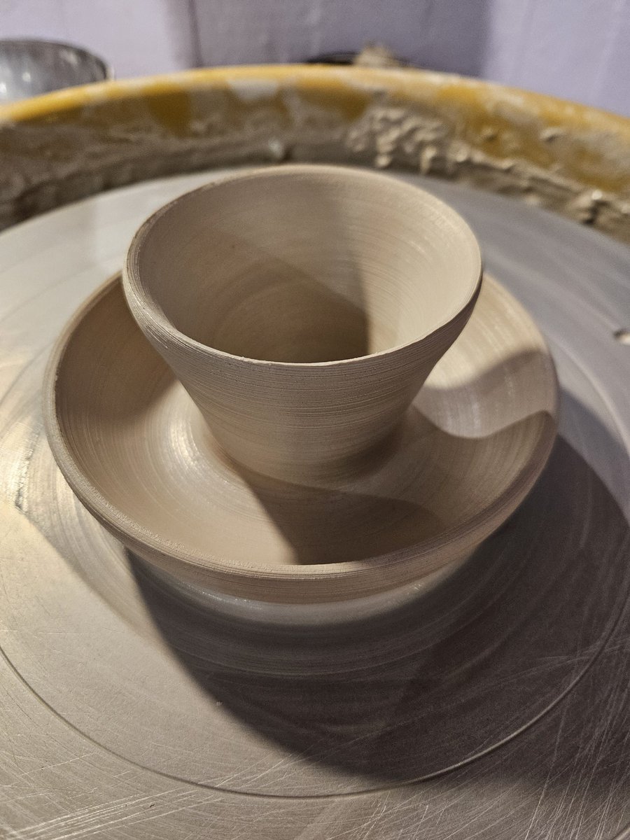 Då är det självhat som ska in på nästa veckas drejningslektion. Att beskicka denna kommer kräva tålamod 😬