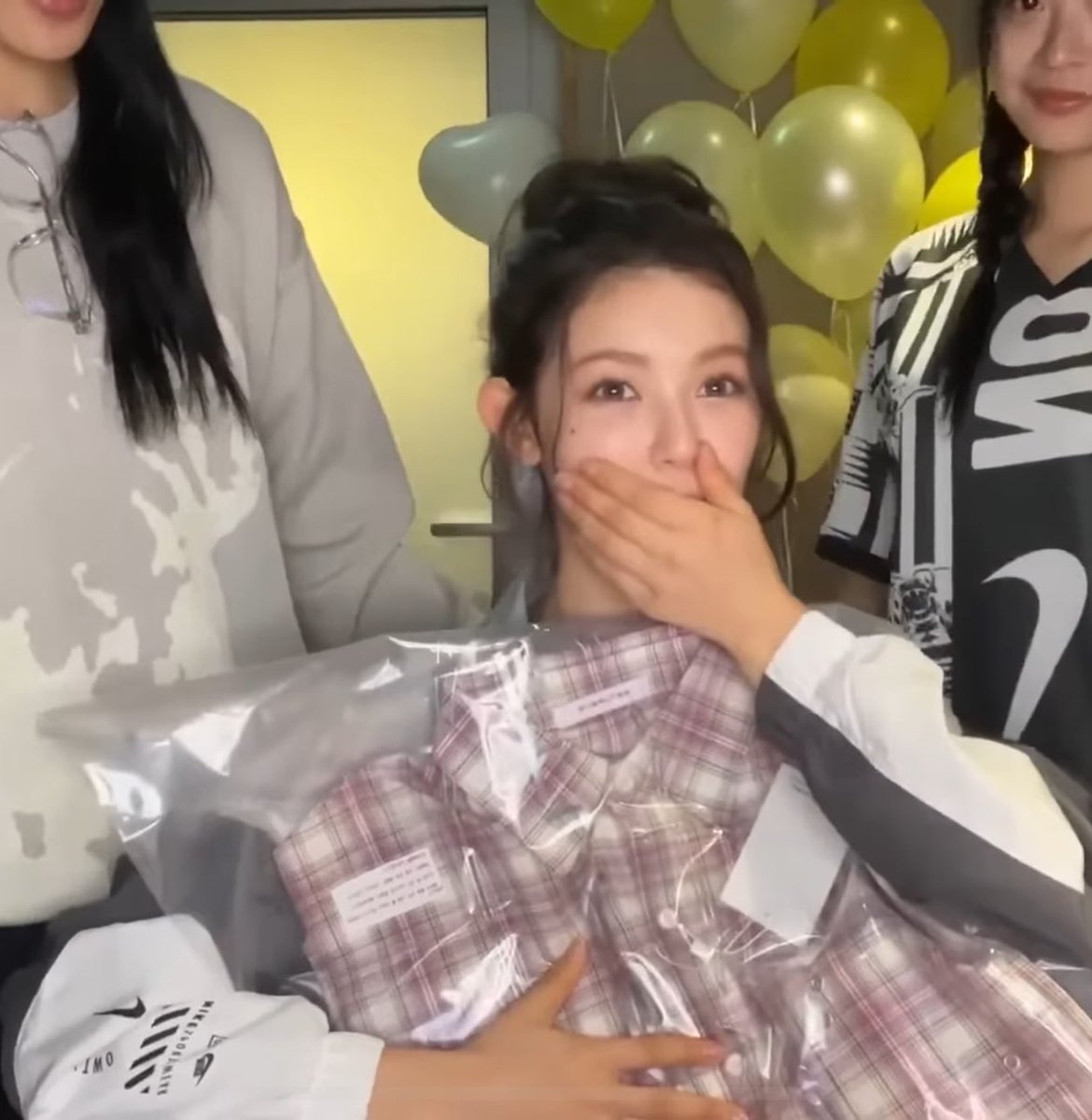 bellibly's tweet photo. thank yew minji https://t.co/6wbkC2MWN8