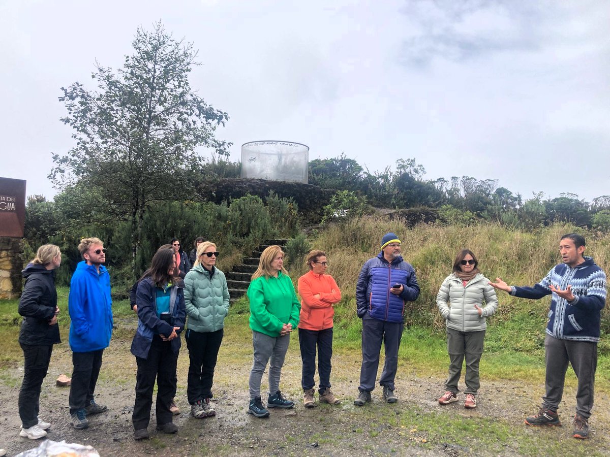 CCEE Reyes Católicos (@cceerrcc) on Twitter photo Este curso, nuestro equipo docente ha vivido una experiencia formativa única, explorando la riqueza del patrimonio histórico, natural, lingüístico y artístico de Colombia. Conoce esta experiencia en la Revista Reyes bit.ly/4kyXvBK
<a href="/AccEducativaExt/">Acción Educativa Exterior</a> <a href="/EducacionEspCol/">Agregaduría de Educación de la Embajada de España</a> Este curso, nuestro equipo docente ha vivido una experiencia formativa única, explorando la riqueza del patrimonio histórico, natural, lingüístico y artístico de Colombia. Conoce esta experiencia en la Revista Reyes bit.ly/4kyXvBK
<a href="/AccEducativaExt/">Acción Educativa Exterior</a> <a href="/EducacionEspCol/">Agregaduría de Educación de la Embajada de España</a>