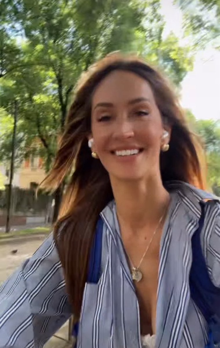 Helena ti siamo vicini ! cucciola tbv!
#helevier #heleners  #semprecontehelena