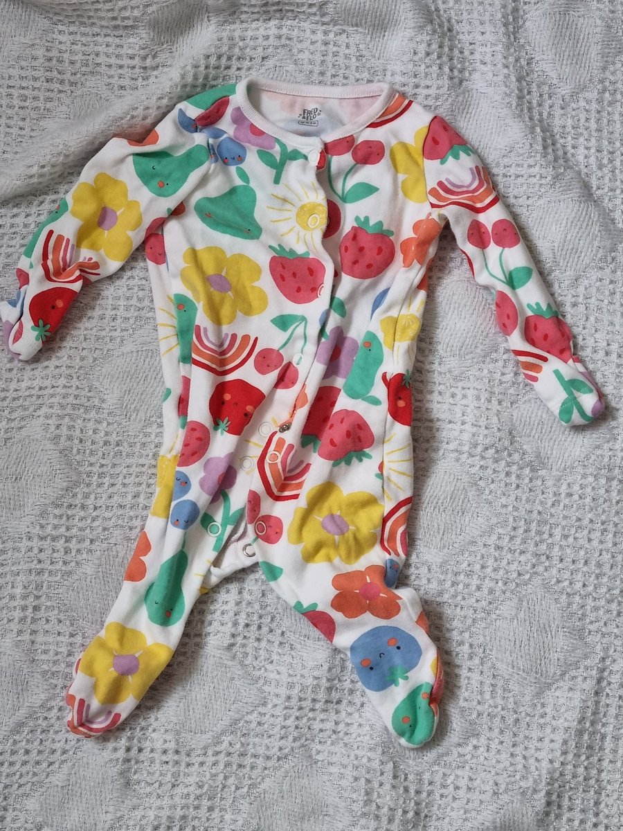 LordGord84's tweet photo. Got a whole lot of baby clothes on my vinted right now due to my tiny daughter growing at an exponential rate! Please do take a look and make a purchase if you see anything you like. UK only.

https://t.co/m3FSWM5lNq

#Vinted #BabyClothes #NewDad https://t.co/JR54oyPqlC