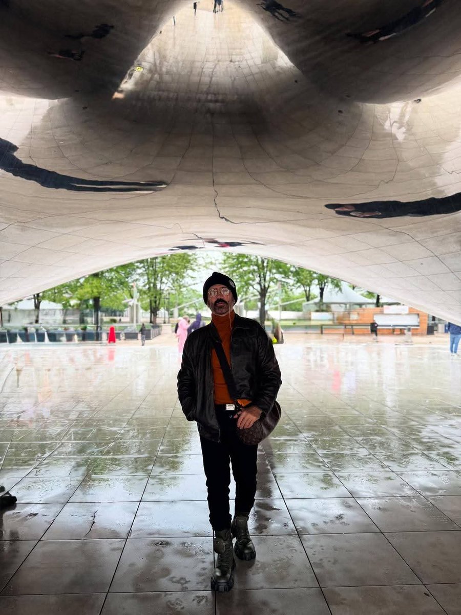 #AlejandroFernandez revela que en 35 años de visitar #Chicago por trabajo, jamás se había dado la oportunidad de 'turistear', o sea pasear en el lago #Michigan y conocer el #MilleniumPark, donde está ubicado el #CloudGate o 'Frijolito', como se le conoce coloquialmente.