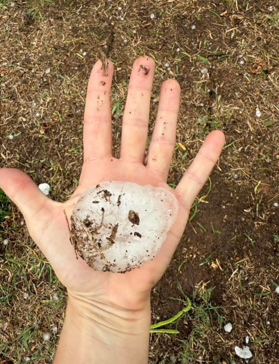 _poptrunk's tweet photo. @ryanhallyall 
Damage from yesterday's wind and hail in Big Spring, TX https://t.co/h3xRxvA1ES
