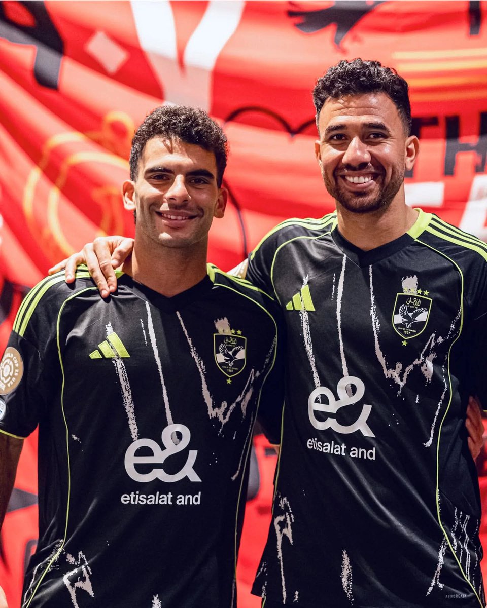 التيشرت التاني قمة ف الجمال ♥... انا بقبل الهدايا عادي ♥