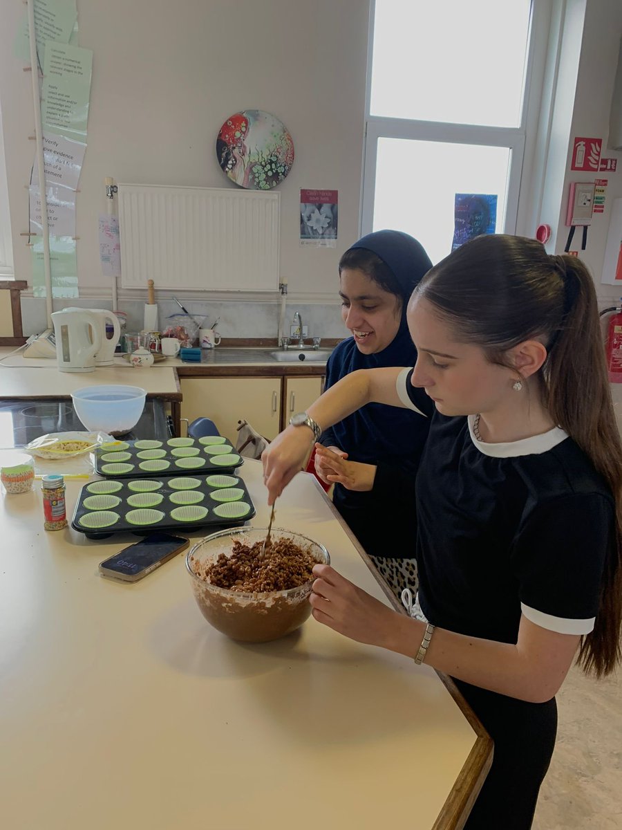 colnanonagle's tweet image. The Summer Programme kicked off with a bang: baking treats, a high energy dance off and a mini musical performance! A brilliant start to two weeks of fun and creativity!